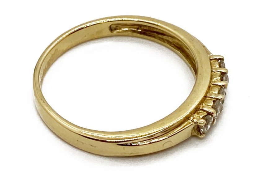 Zlatý prsten s Diamanty 2,25 g 14 Kt