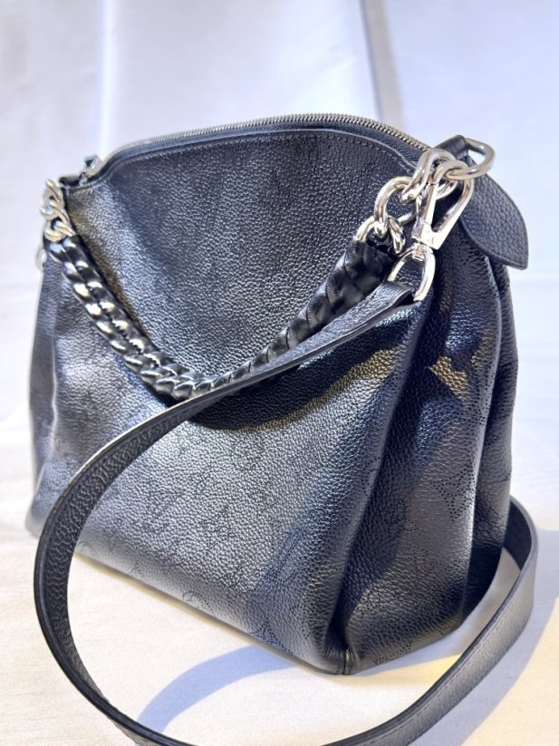 Louis Vuitton Babylone Chain BB Mahina Calfshin No