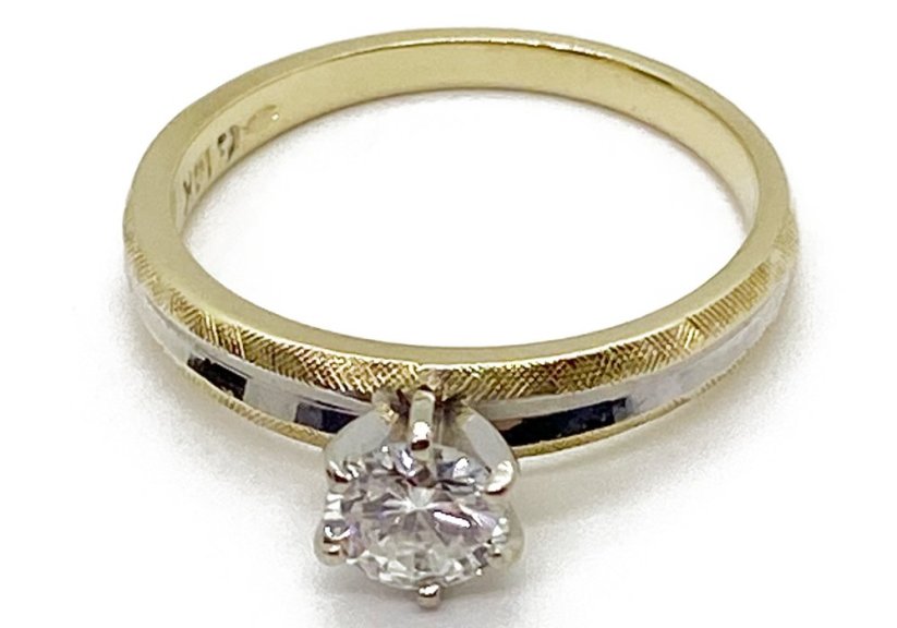 Zlatý prsten s Diamantem 2,95 g