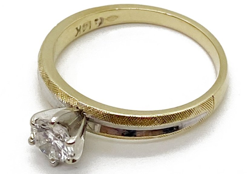 Zlatý prsten s Diamantem 2,95 g