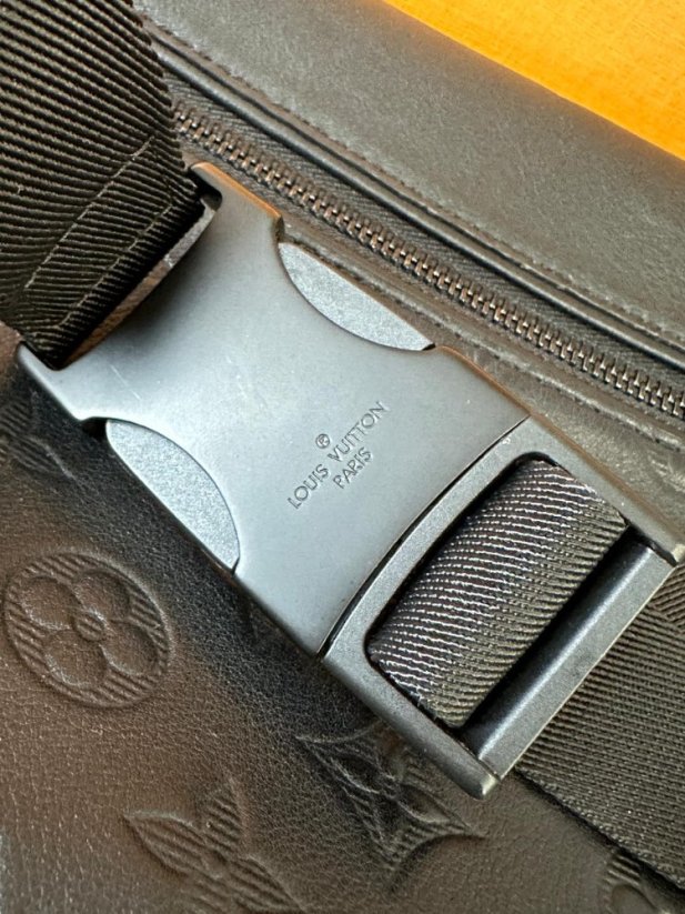 Louis Vuitton Disco.Bum.GM M Shad