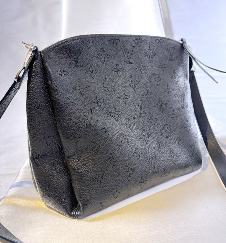 Louis Vuitton Babylone Chain BB Mahina Calfshin No