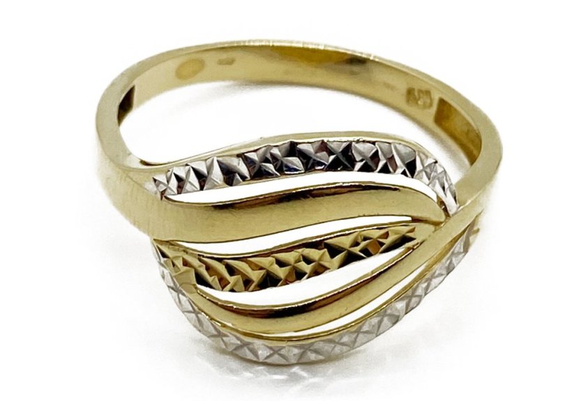 Zlatý prsten 3,03 g 14 Kt