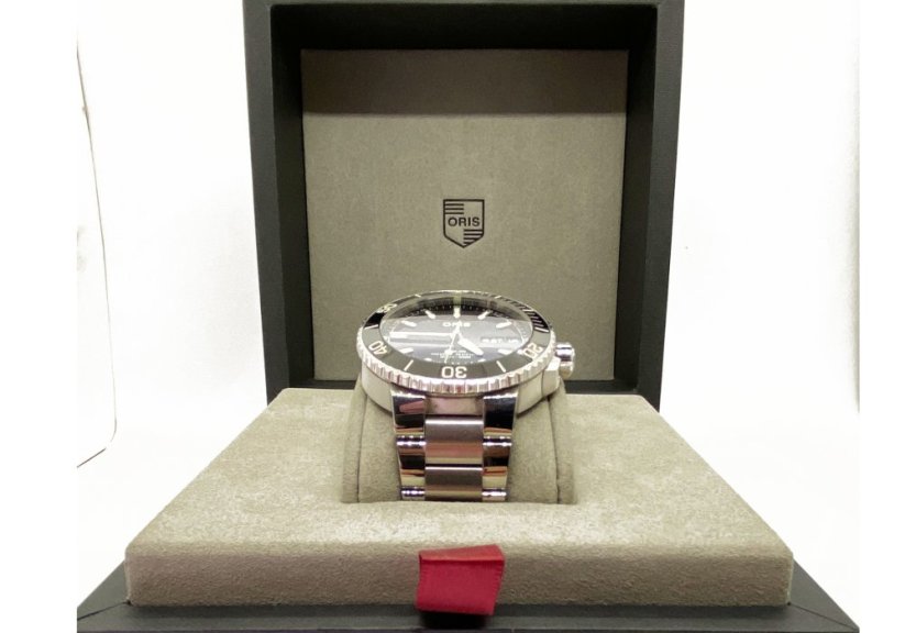 Oris Aquis Big Day Date