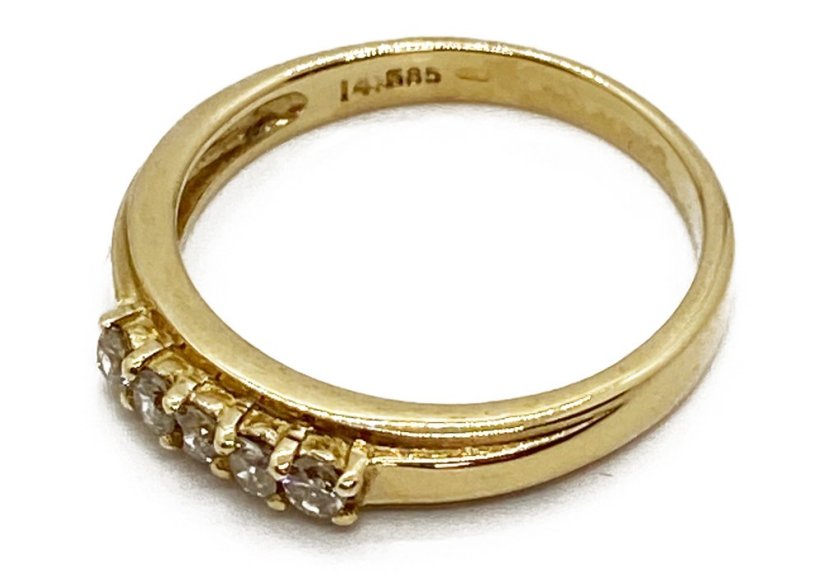 Zlatý prsten s Diamanty 2,25 g 14 Kt
