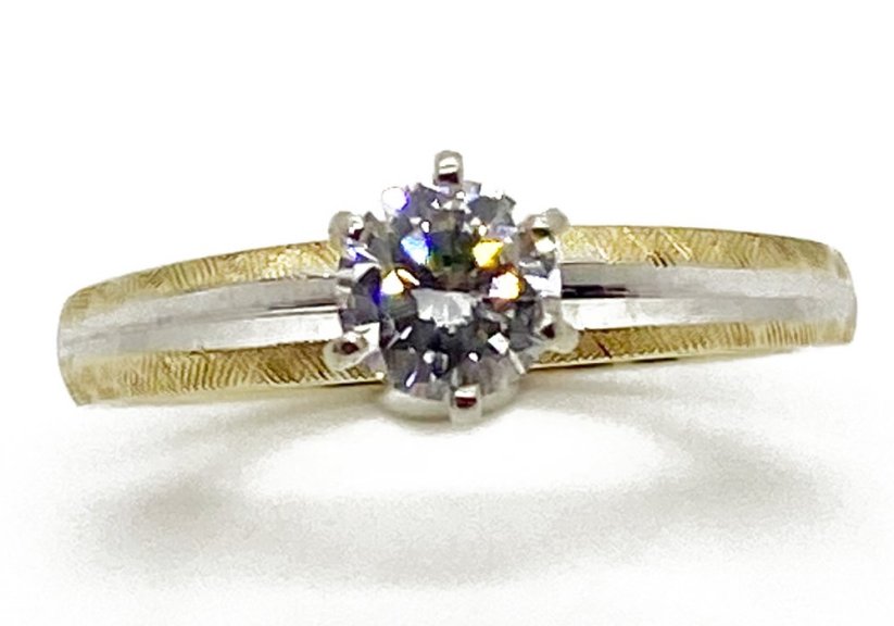 Zlatý prsten s Diamantem 2,95 g